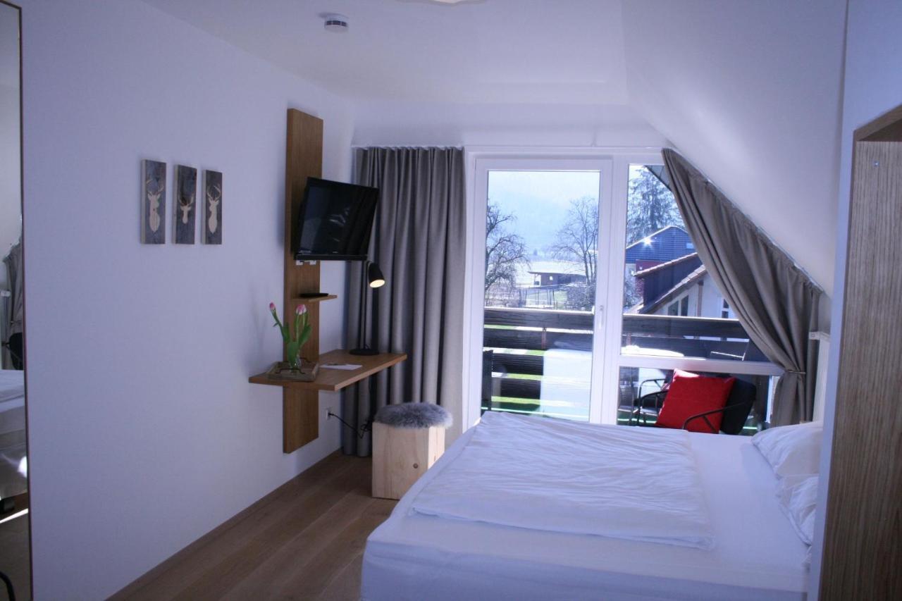 Gasthaus Hirschenstube & Gaestehaus Gehri Waldkirch Chambre photo